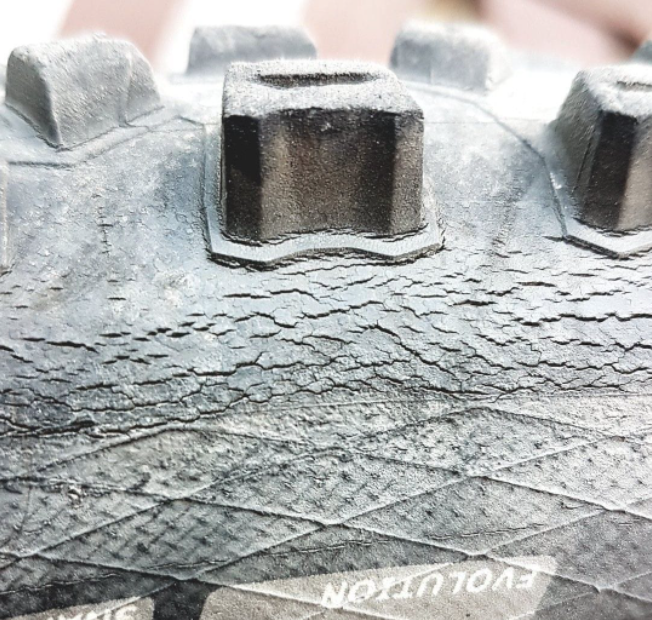 Mountainbike Reifen Mantel wird porös