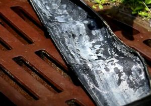 Latexreste von Tubeless-Milch im Reifenmantel