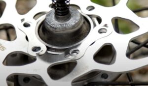 Abstandsplättchen von Shimano, die unter die Schrauben müssen